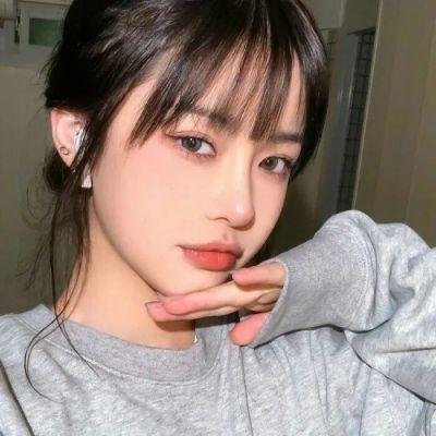 蜘蛛与郁金香海报
